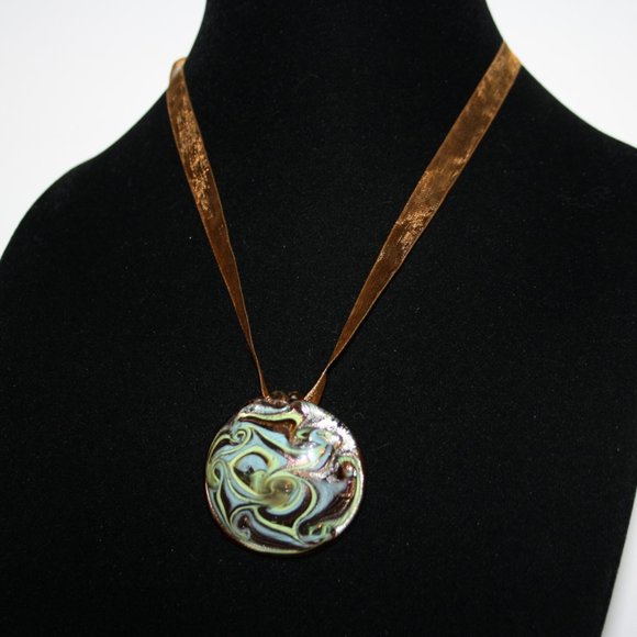 Beautiful gold ribbon and glass necklace